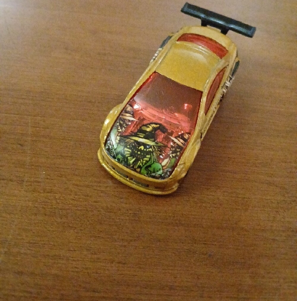 2001 Hot Wheels Gold Scarecrow Cougar Collectible Car - Picture 2 of 7